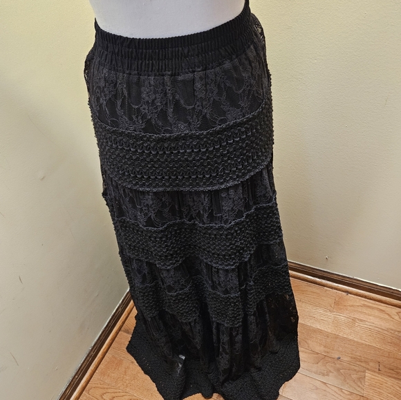 Elegant Black Lace Skirt NWT - Picture 3 of 4